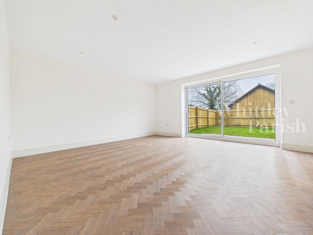 Property photo 2 of 27 Cam04332G0-Pr0620-Still018