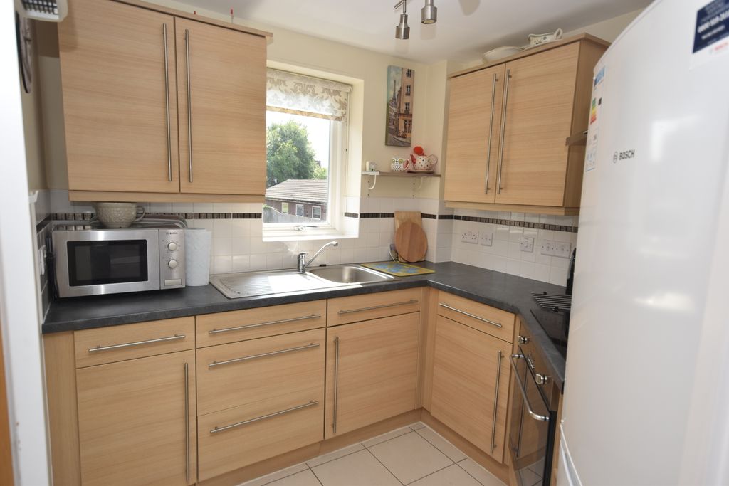 Property photo 2 of 9 Kitchen