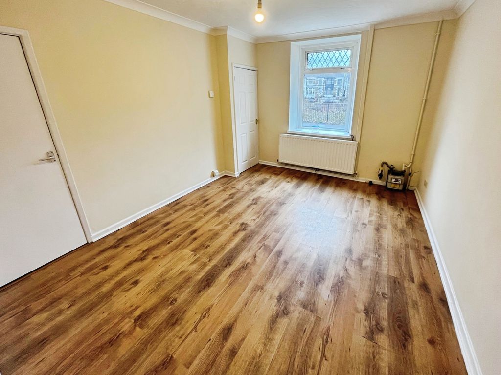 Property photo 2 of 6 Living Room