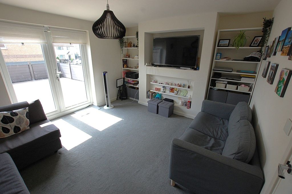Property photo 2 of 17 Picture No. 01