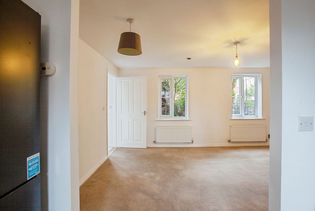 Property photo 3 of 17 Photo