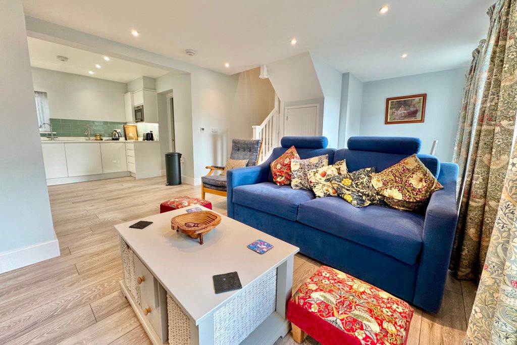 Property photo 2 of 11 Living Room