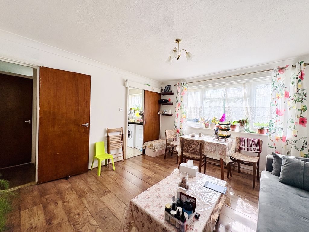 Property photo 3 of 12