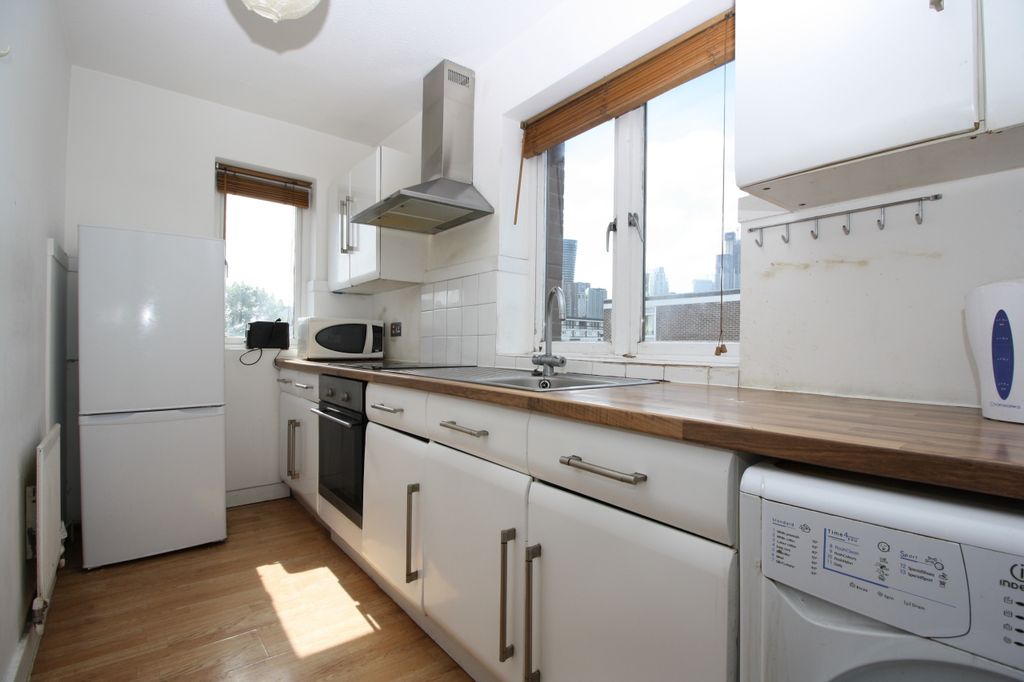 Property photo 2 of 5 Kitchen