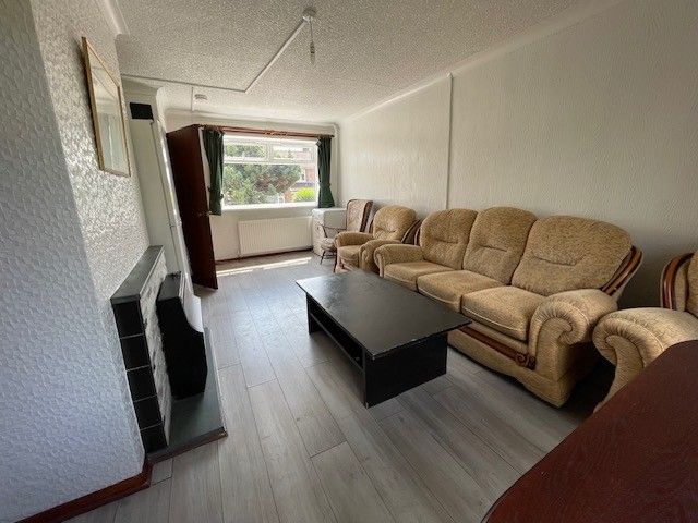 Property photo 3 of 6 Living Room