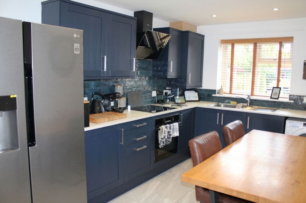 Property photo 3 of 13 Kitchen