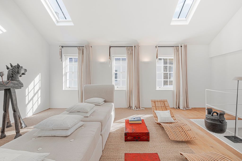 Property photo 3 of 24