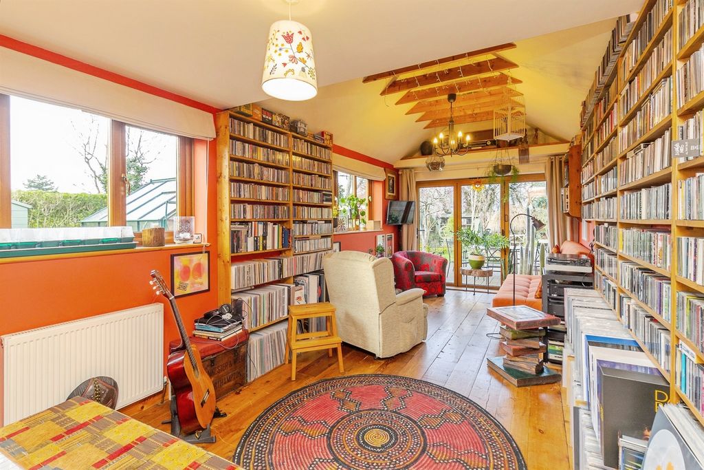 Property photo 3 of 24