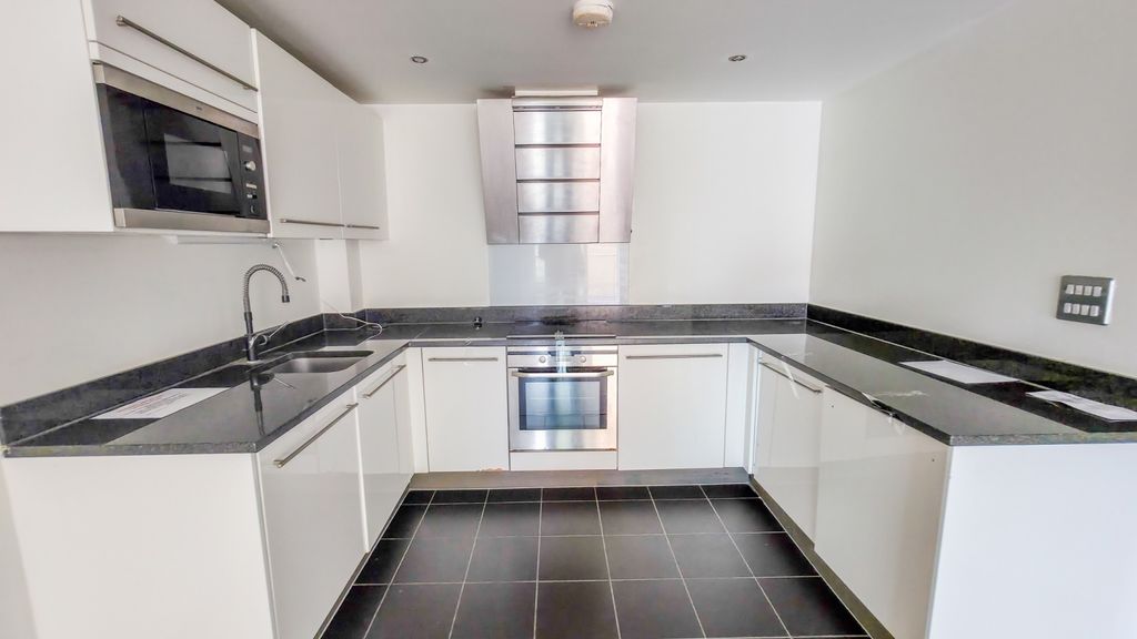 Property photo 3 of 14 20251010_132132