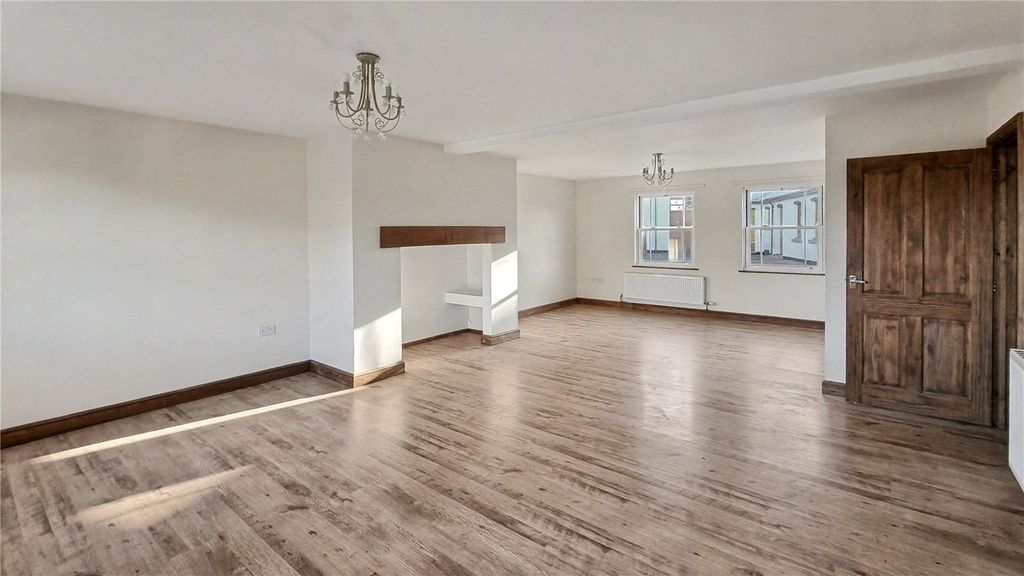 Property photo 2 of 23 Picture No. 06