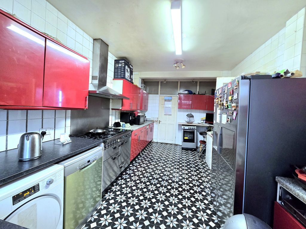 Additional image 8 of 7 bed detached house for saleGreat West Road, Hounslow, Greater London TW5