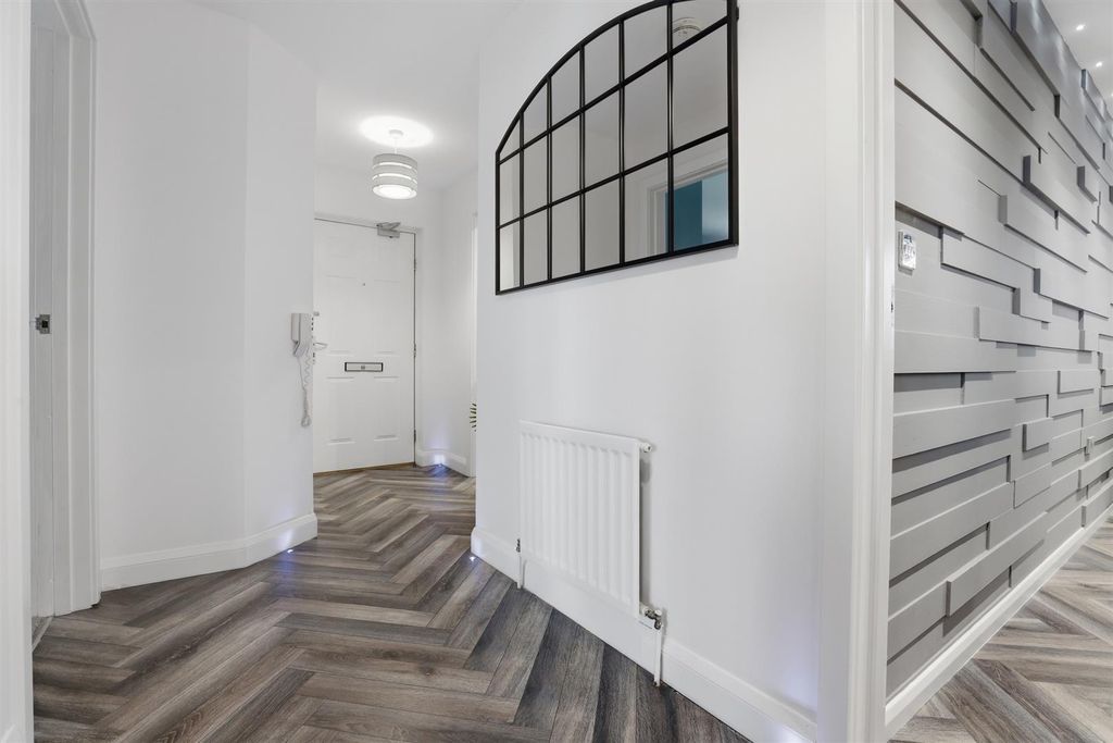Property photo 3 of 32 3.Jpg
