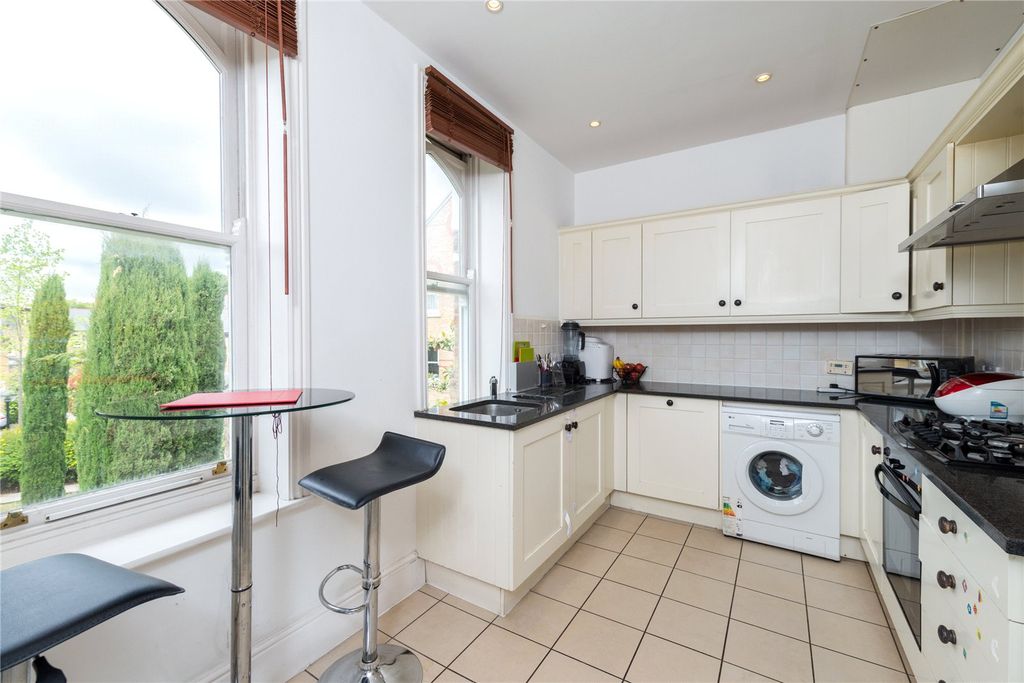 Property photo 2 of 9