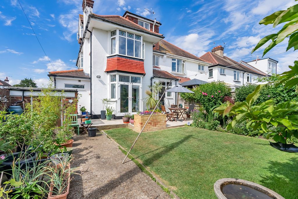Property photo 2 of 40