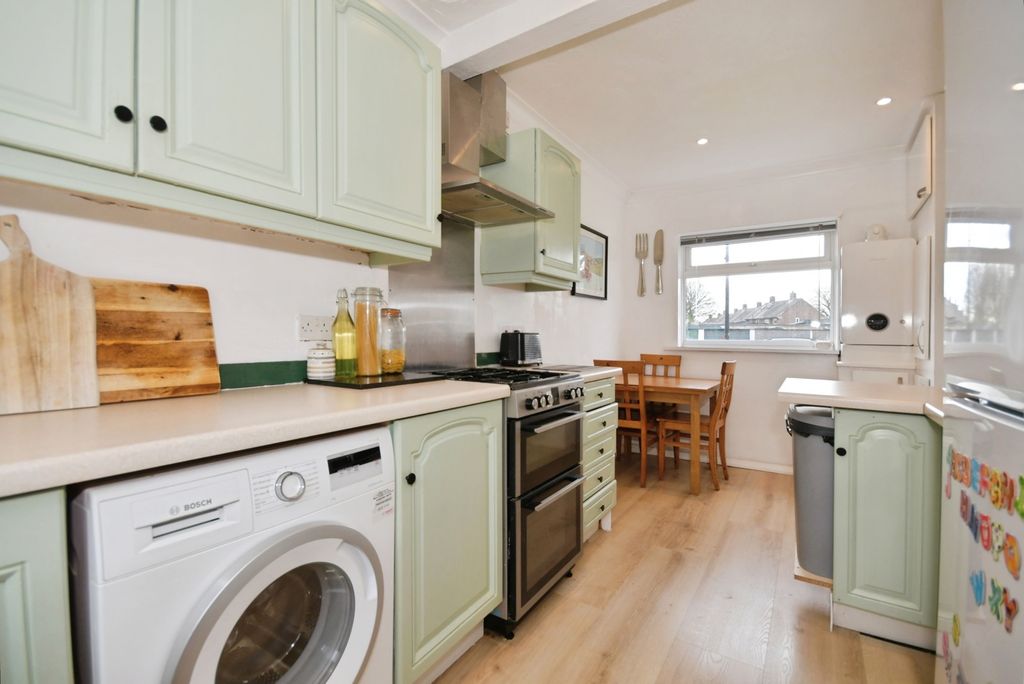 Property photo 3 of 17 Kitchen