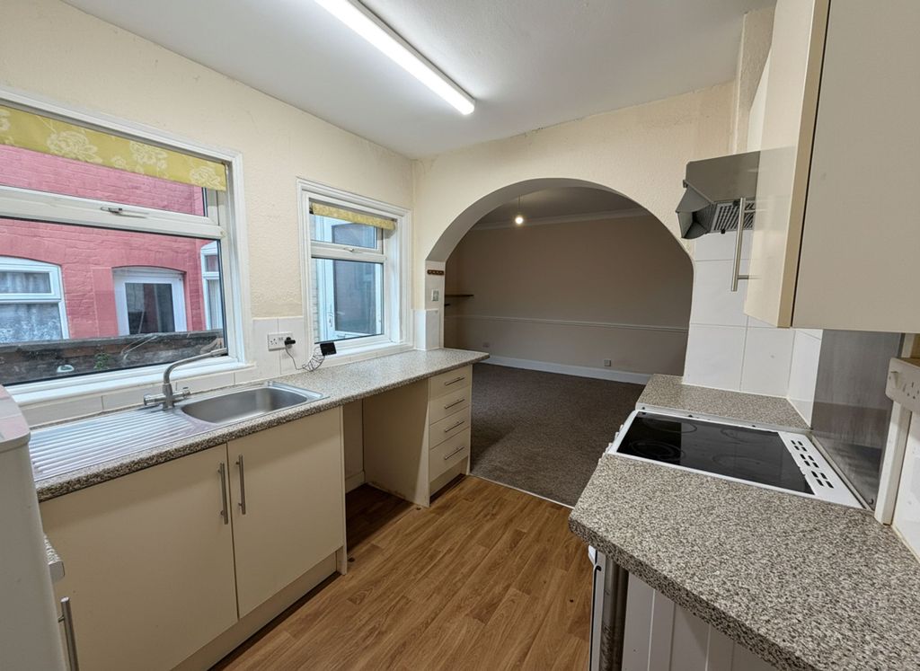 Property photo 3 of 5 Kitchen