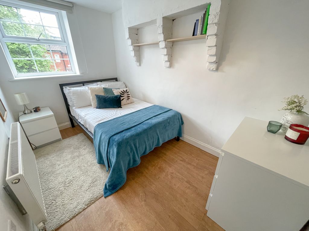 Property photo 3 of 7 126 Smithdown Lane(2)