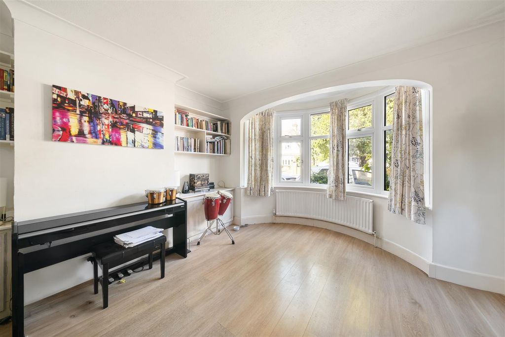 Property photo 2 of 11 46 Alexandra Road Tw3001.Jpg