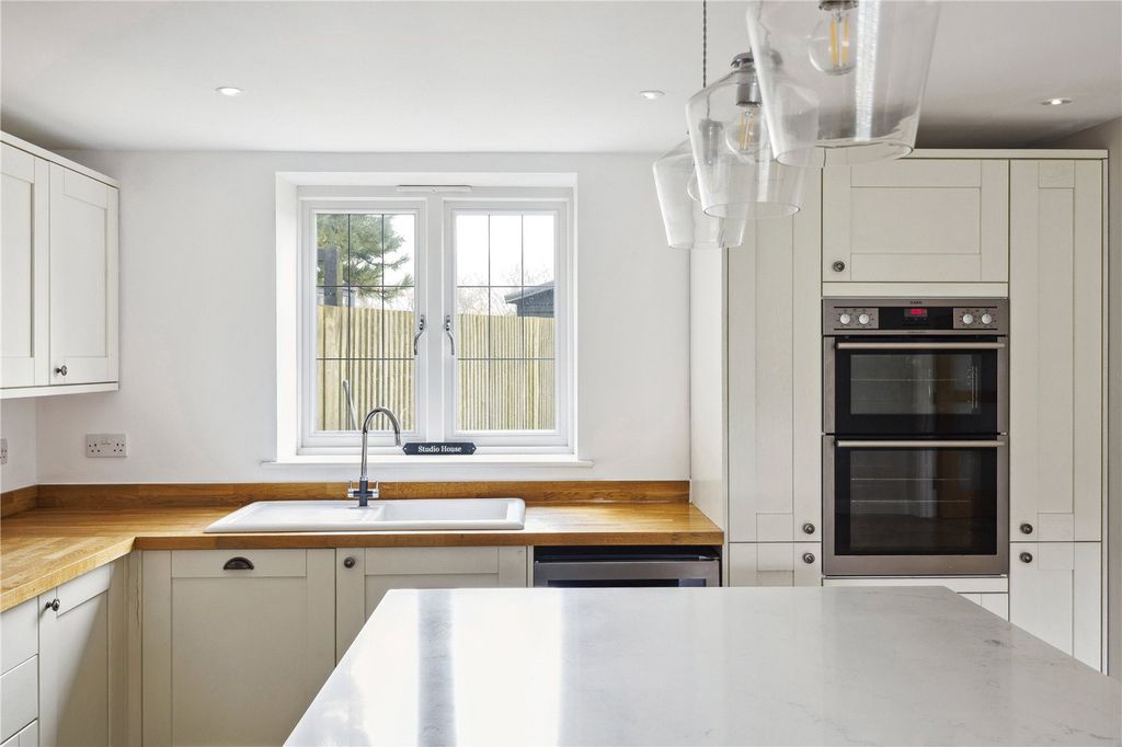 Property photo 3 of 14 Kitchen