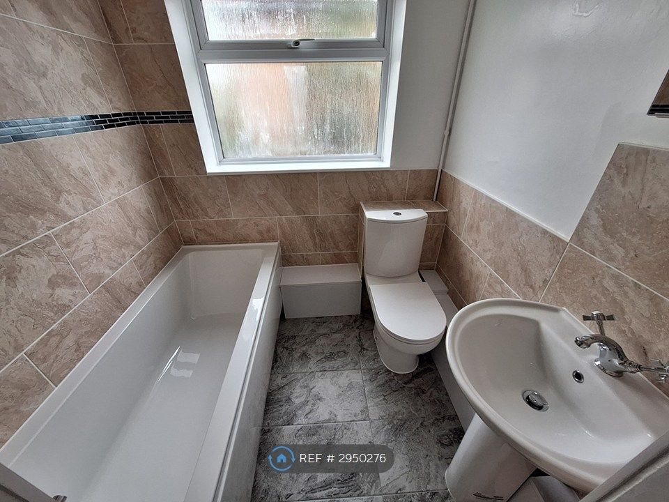 Property photo 3 of 16 Bathroom