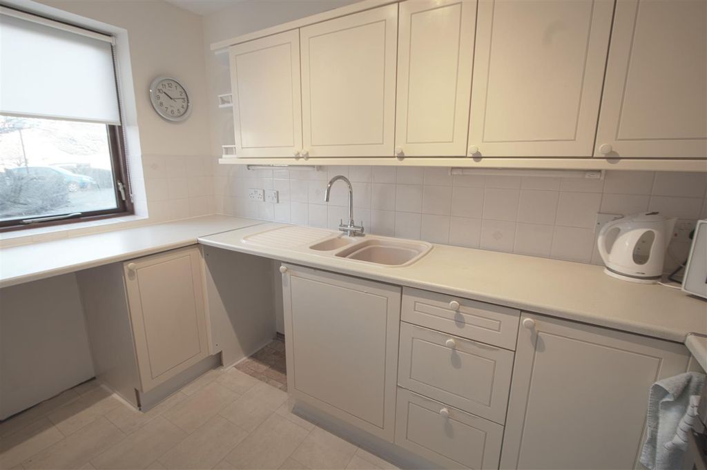 Property photo 2 of 12 Kitchen1.Jpg