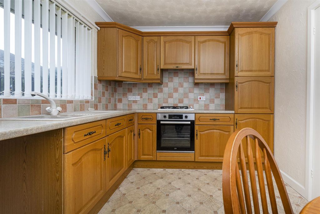 Property photo 2 of 23 Dining Kitchen