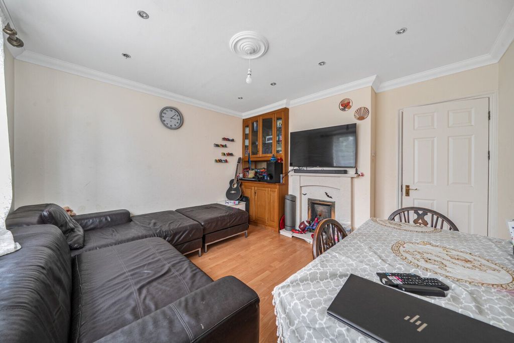 Property photo 2 of 11 Picture No. 12