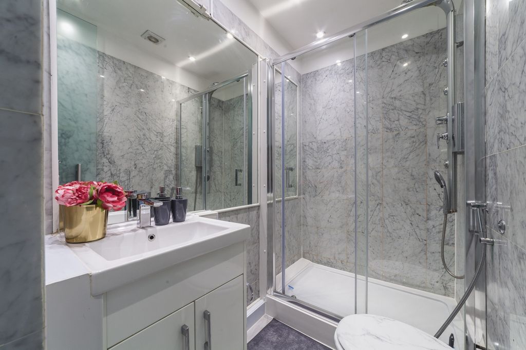 Property photo 3 of 22 Bathroom