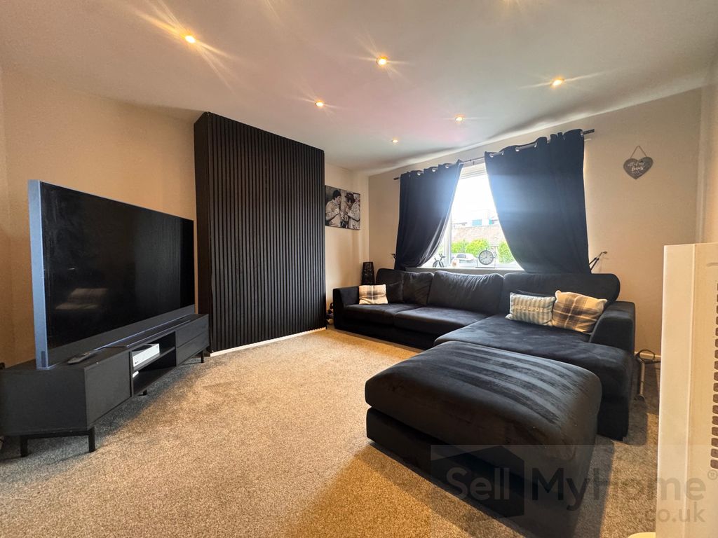 Property photo 2 of 16 Lounge