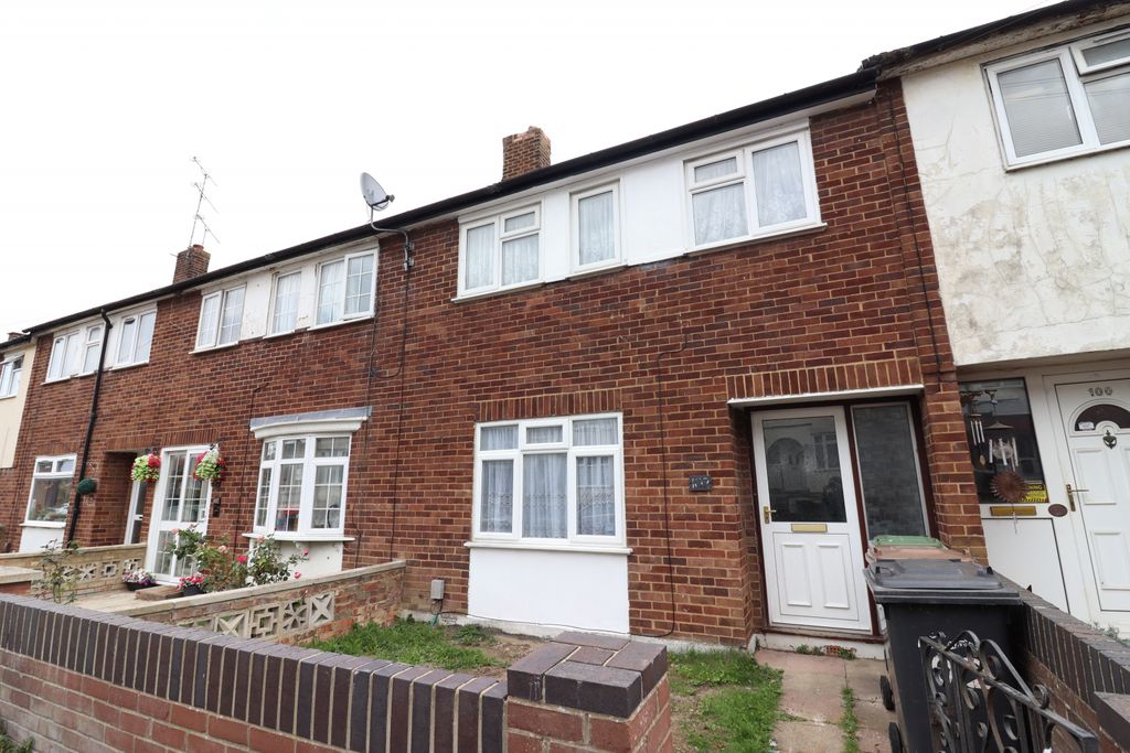 Property photo 1 of 13 3 Bed Semi-Detached House To Rent Shelley Road, Luton Lu4
