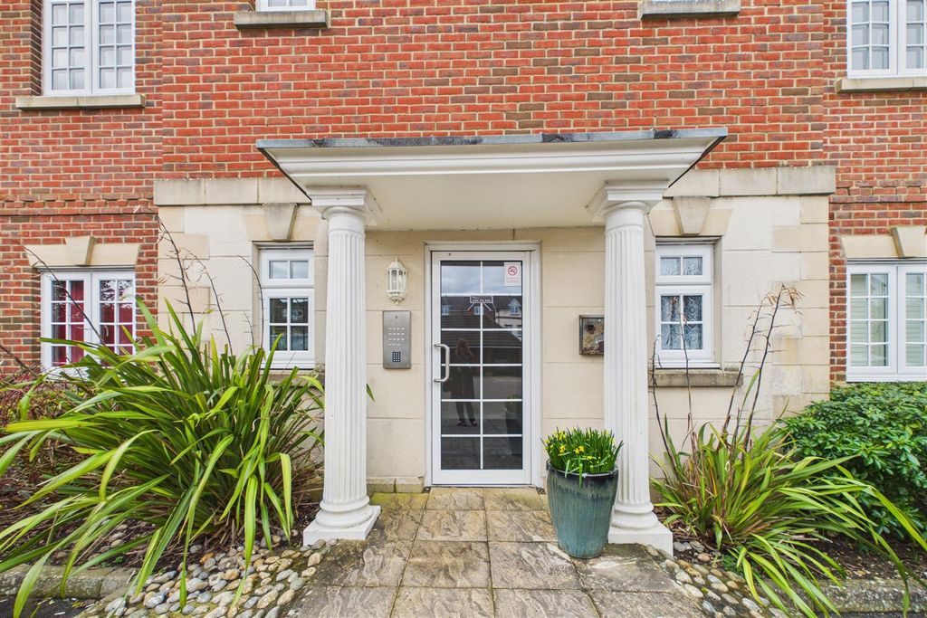 Property photo 2 of 14 Cam01894G0-Pr0271-Still025.Jpg