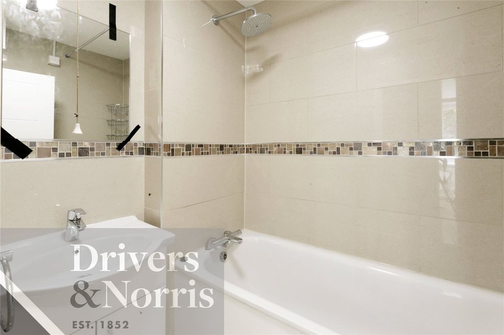 Property photo 3 of 6 Picture No. 18