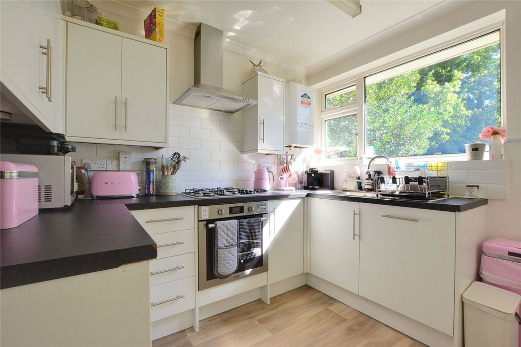 Property photo 2 of 9 Picture No. 18