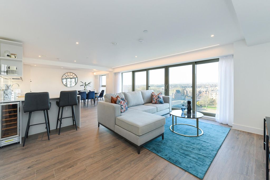 Property photo 1 of 14 Living Room