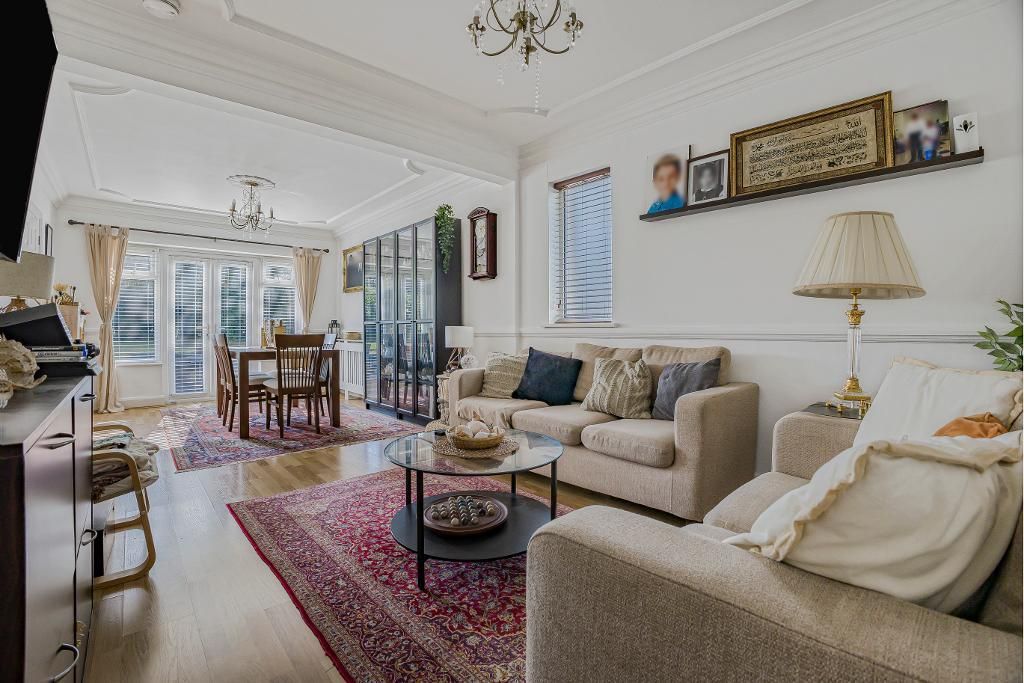 Property photo 3 of 10 Lounge/Dining Room