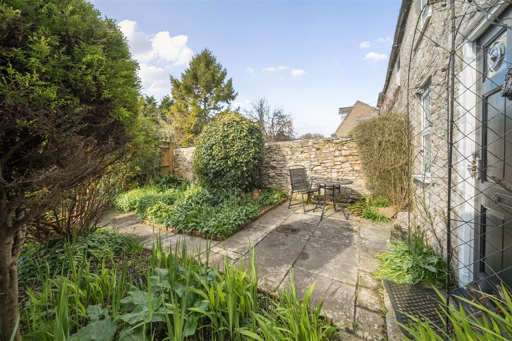 Property photo 2 of 12 Garden Terrace