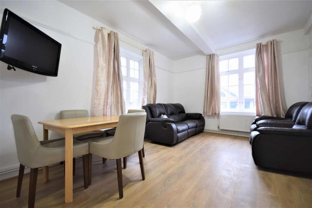 Property photo 3 of 13 Photo 6