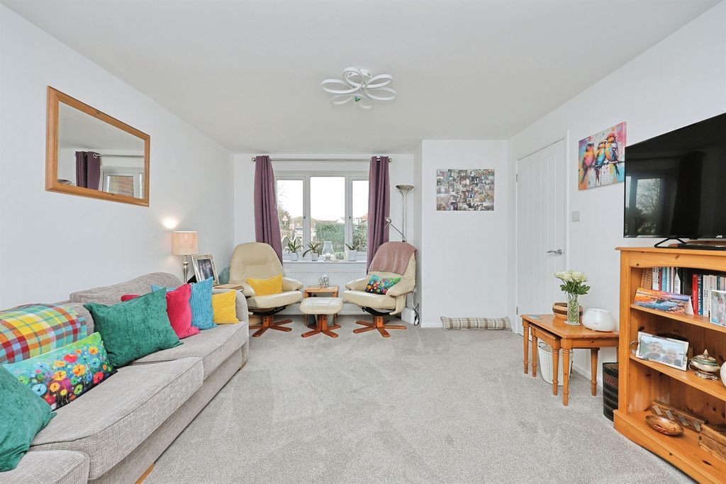 Property photo 2 of 20