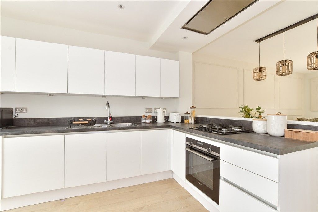 Property photo 3 of 11 Kitchen