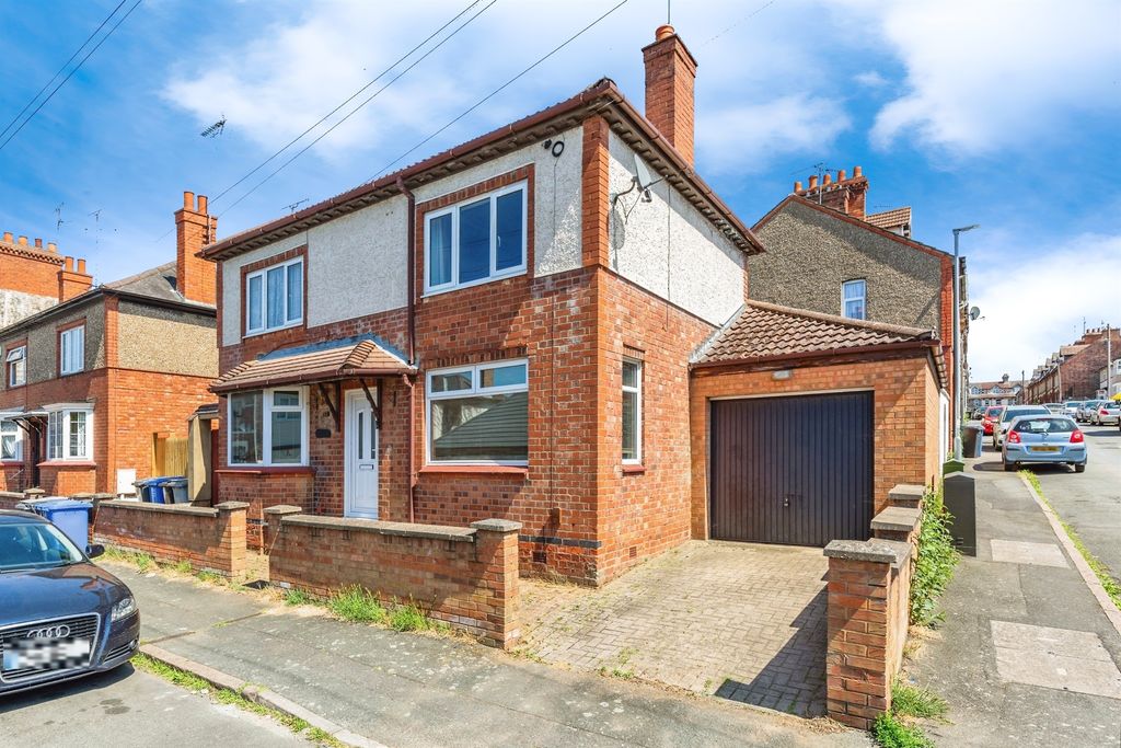 Property photo 2 of 17