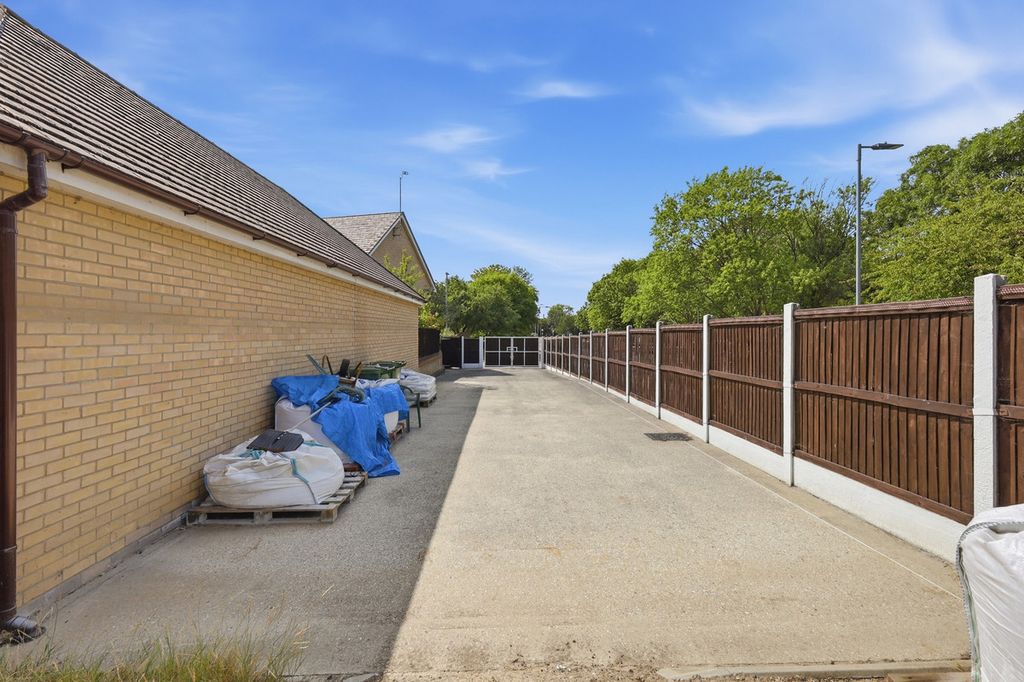 Property photo 2 of 22
