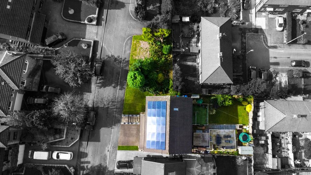 Property photo 2 of 33