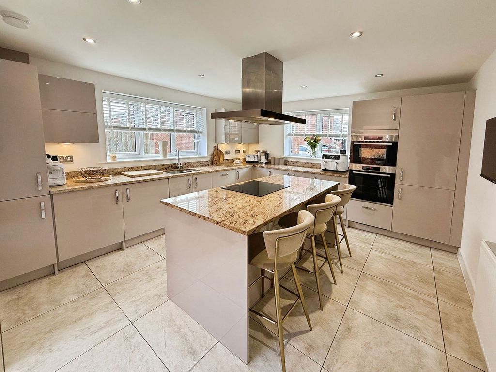 Property photo 3 of 21