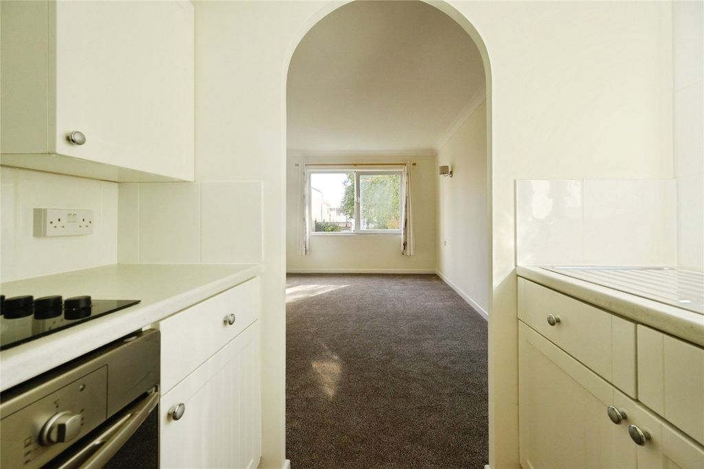 Property photo 3 of 12 Kitchen