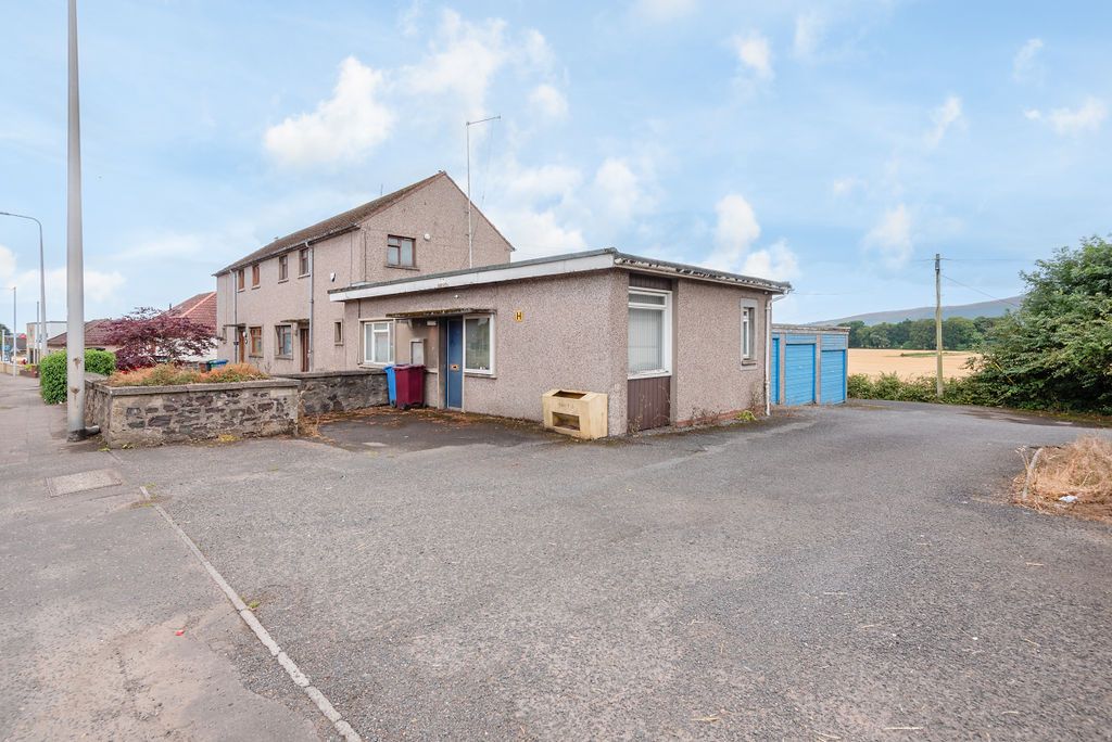 Property photo 2 of 35