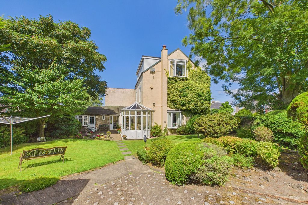 Property photo 2 of 31