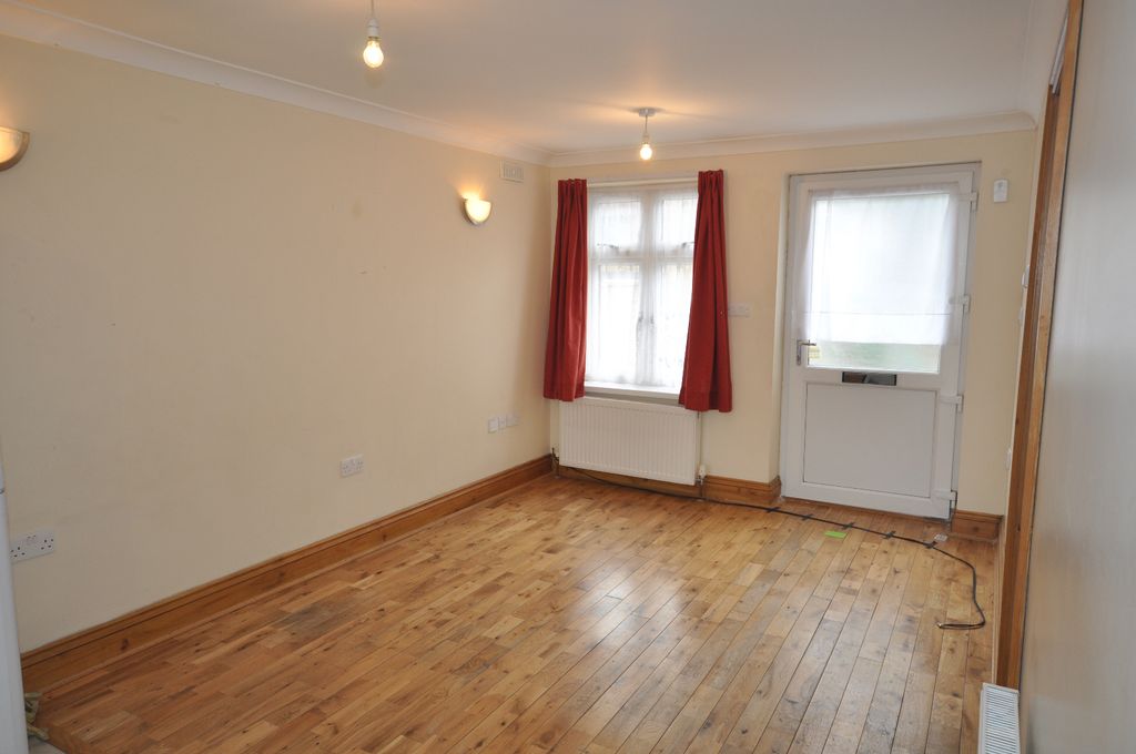 Property photo 2 of 8