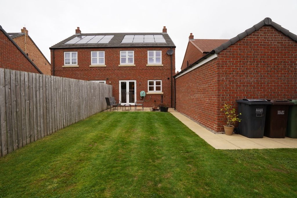 Property photo 2 of 8