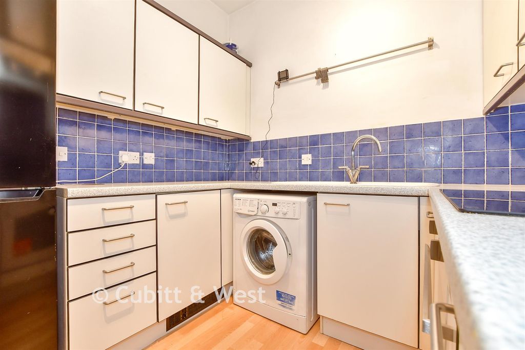 Property photo 3 of 9 Kitchen