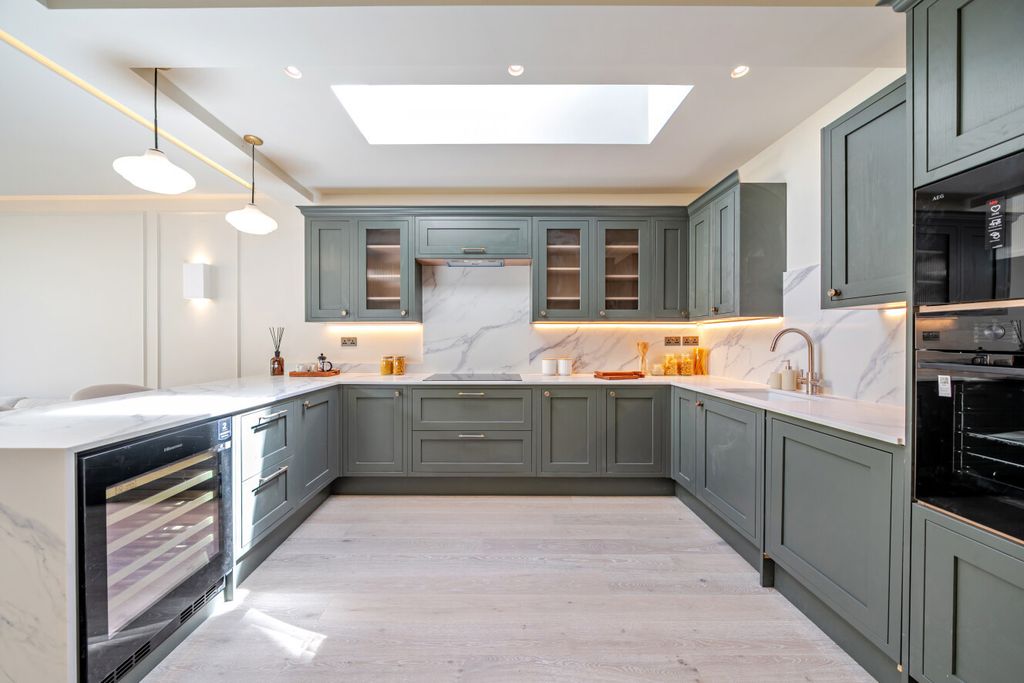 Property photo 2 of 9 1496101-12-6A69Eb...